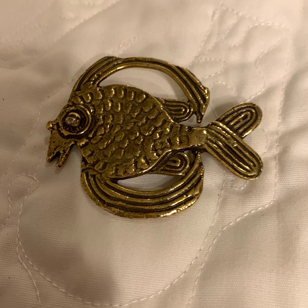 Alva Studio Flat Flying Fish Pin in brass